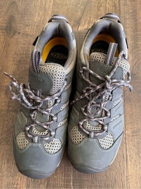 Keen women’s 10 hiking shoes